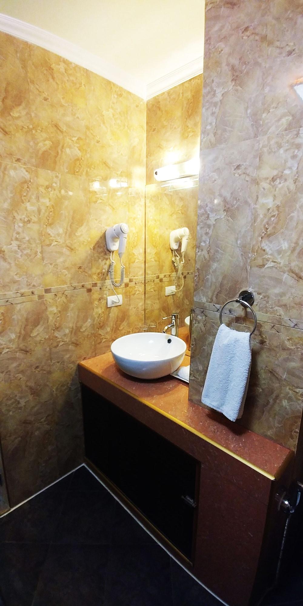 Dulcinea Hotel And Suites Lapu-Lapu City Exterior foto