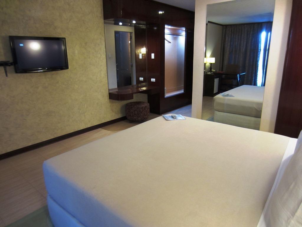Dulcinea Hotel And Suites Lapu-Lapu City Exterior foto
